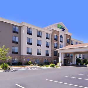 Holiday Inn Express & Suites Selma By Ihg